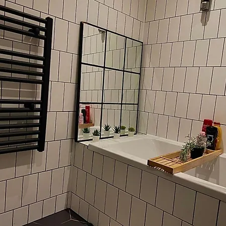 Artistic, Cozy, Stylish, Open Plan, Centre 1br